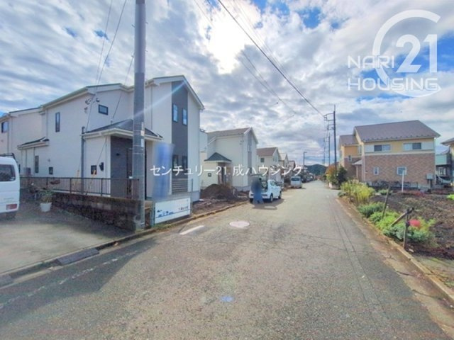 【前面道路含む現地写真】 | ハートフルタウン　あきる野市秋留3丁目　新築　全6棟　B号棟 | 前面道路含む現地写真です