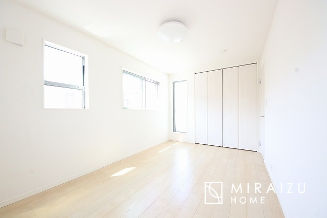 【子供部屋】 | お子様のお部屋にも主寝室にも使えますね。窓採光もばっちり、空気の入れ替えもOK！自分のお部屋を持ちたいお子様の夢を叶えます！