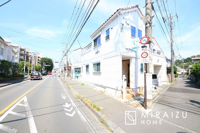 【前面道路含む現地写真】 | 前面道路☆運転が不安な方も安心な前面道路、きちんと幅員のある道路は女性にも安心です。整備されている道路は気持ちも良いですね♪