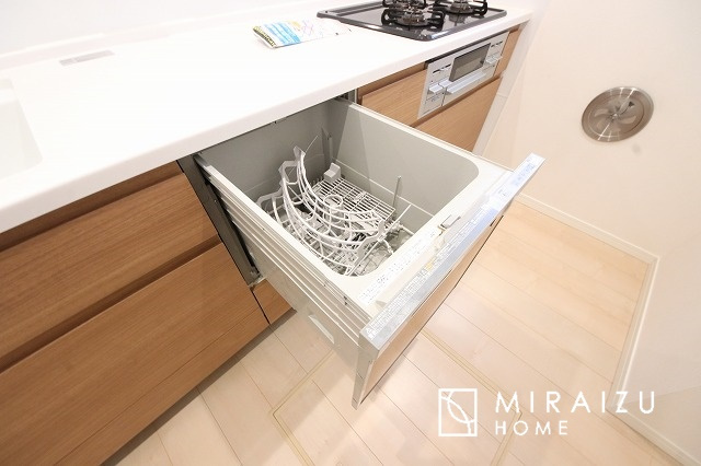 【設備】 | 収納あり、自然な採光ありの洋室。家族みんなが気持ち良く目覚められる、過ごしやすい主寝室などにもお勧め。もちろん、ペットもご一緒に。