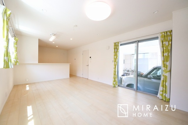 【居間・リビング】 | 平日・休日問わず、いつでもご見学が出来ます♪☆実際に見て、触れて感じる安心のお住まい探しを体験して下さい♪