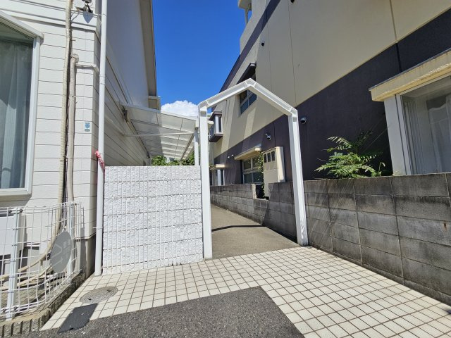 クイーンズコート西灘のエントランス