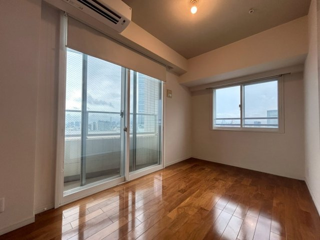 ファーストリアルタワー新宿の内装|2面採光の寝室