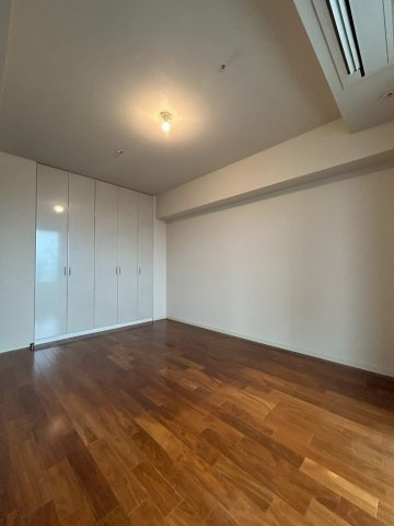 ファーストリアルタワー新宿の洋室|広々8帖