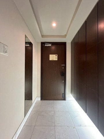 ファーストリアルタワー新宿の玄関|広々とした玄関スペース