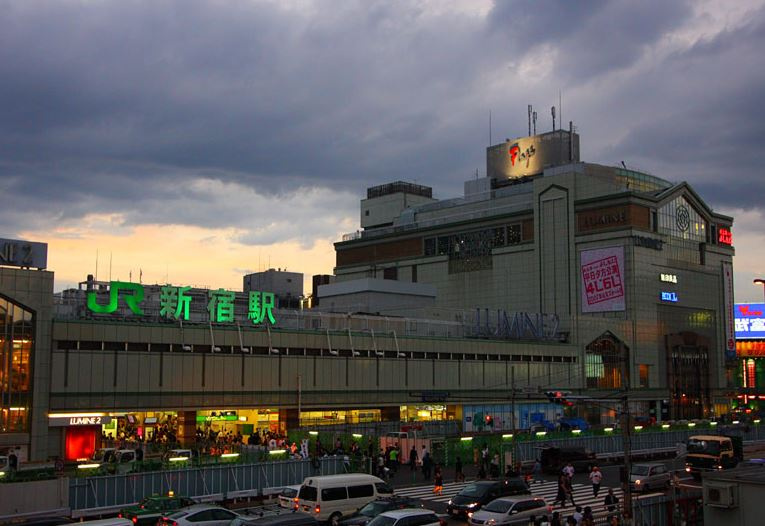 ファーストリアルタワー新宿の周辺|新宿駅