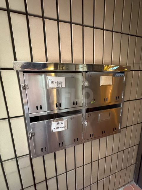 横山ビルの設備|横山ビル　郵便受け