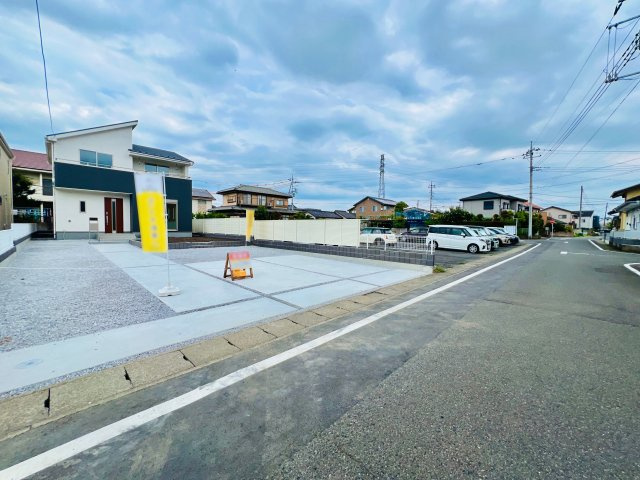 高崎筑縄の前面道路含む現地写真|車の通りも少なく駐車も楽々♪