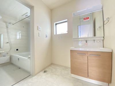 【キッチン】 | 南城市佐敷新里（全4棟）1・2・3号棟 | 2号棟　使いやすいシステムキッチン♪