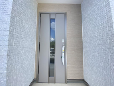 【玄関】 | 南城市佐敷新里（全4棟）1・2・3号棟 | 2号棟　スマートキー付き♪