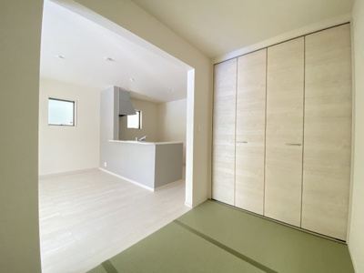 【和室】 | 南城市佐敷新里（全4棟）2・3号棟 | 2号棟　畳コーナー3帖＋収納付き♪