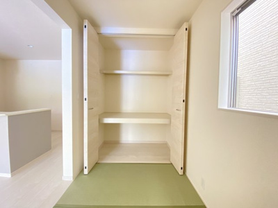 【和室】 | 南城市佐敷新里（全4棟）2・3号棟 | 2号棟　畳コーナー3帖＋収納付き♪