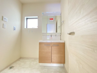 【ランドリースペース】 | 南城市佐敷新里（全4棟）1・2・3号棟 | 2号棟　洗濯機置き場♪