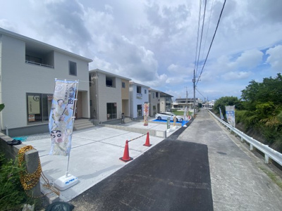 【前面道路含む現地写真】 | 南城市佐敷新里（全4棟）2・3号棟 | ※南東側公道4.1m～4.9m♪