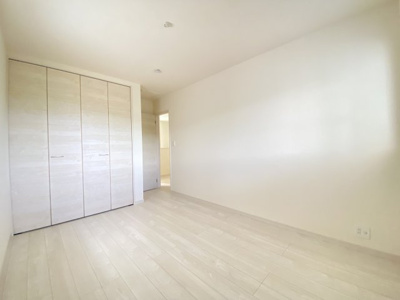 【洋室】 | 南城市佐敷新里（全4棟）1・2・3号棟 | 2号棟　洋室6.5帖＋CL付き♪