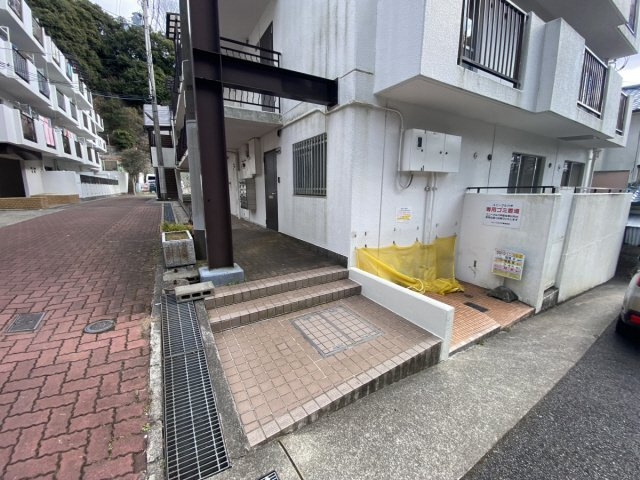 ユニーブル六甲南棟のエントランス