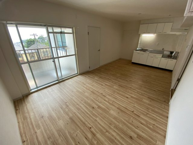 ユニーブル六甲南棟の居間・リビング