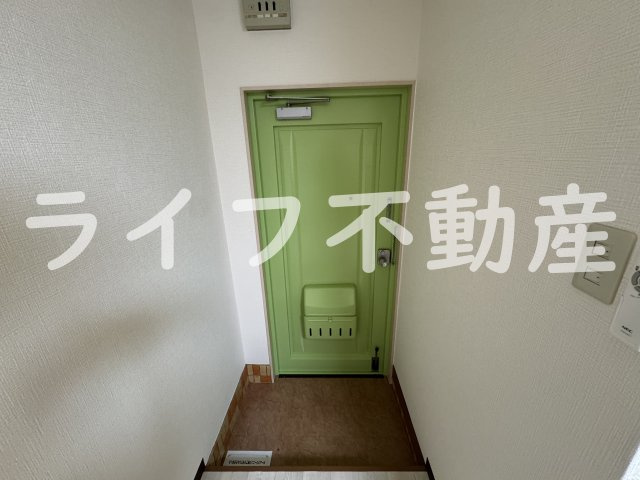 ベルハイム小阪の玄関|シンプルで使いやすい玄関です