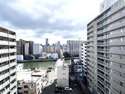 【展望】 | クイーンズコート阿波座 | 東南向きのバルコニー・10階からの眺望です！