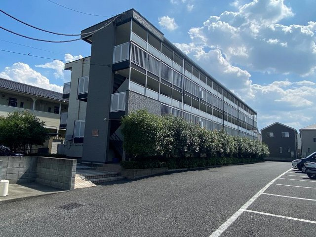 レオパレスアゼリアパークの外観