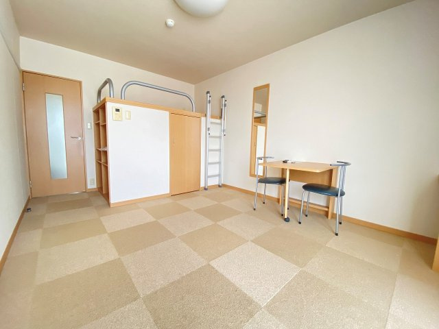 レオパレスアゼリアパークの居間・リビング