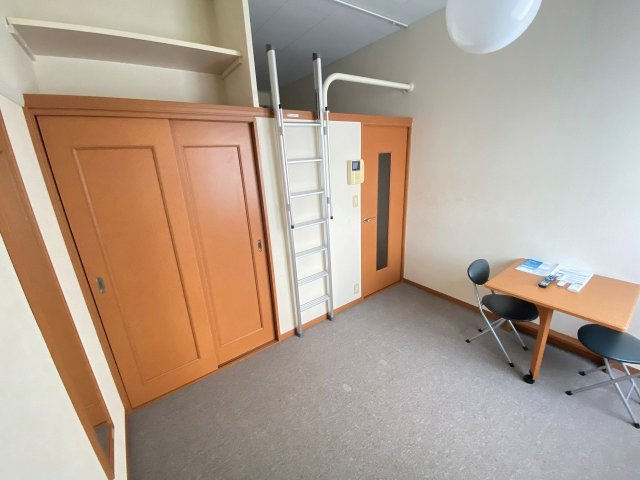 レオパレスチェロキーチーフの居間・リビング