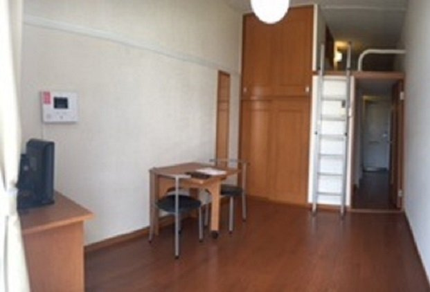 レオパレスピュアの居間・リビング