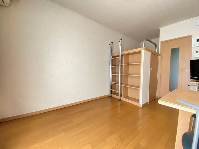 レオパレス中宗岡ドゥーエの居間・リビング