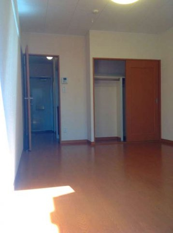 レオパレスレオーノⅢの居間・リビング