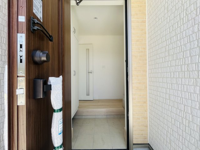 うるま市石川第７　３棟の玄関