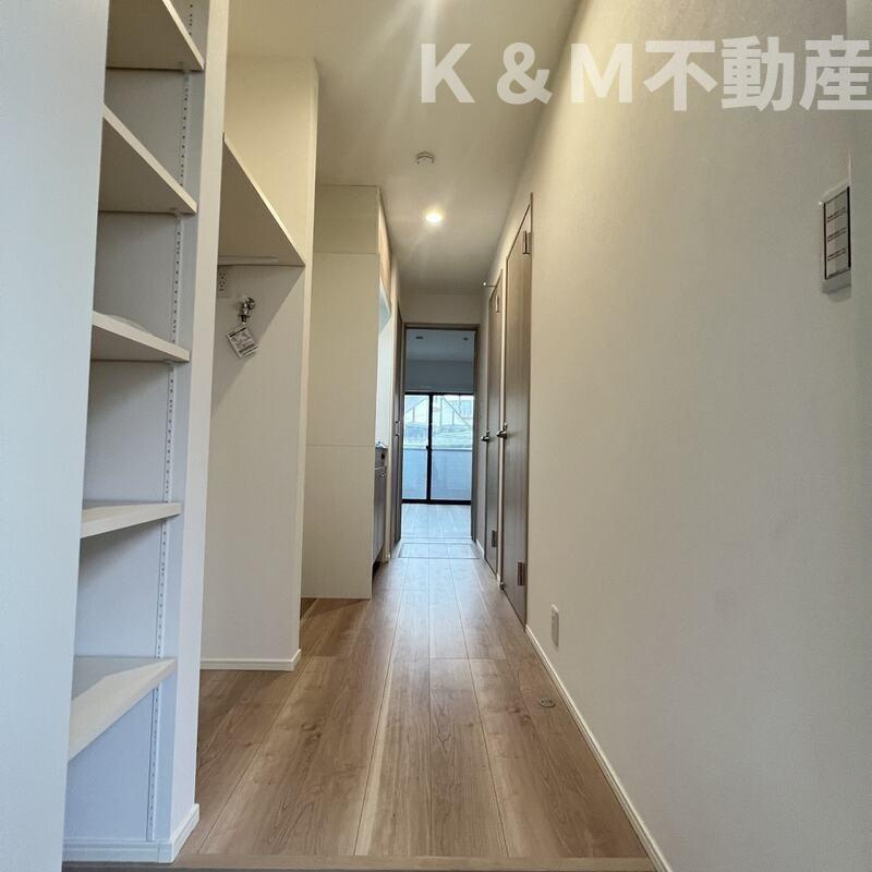 ＭＥＬＤＩＡ柏の内装|明るい室内です