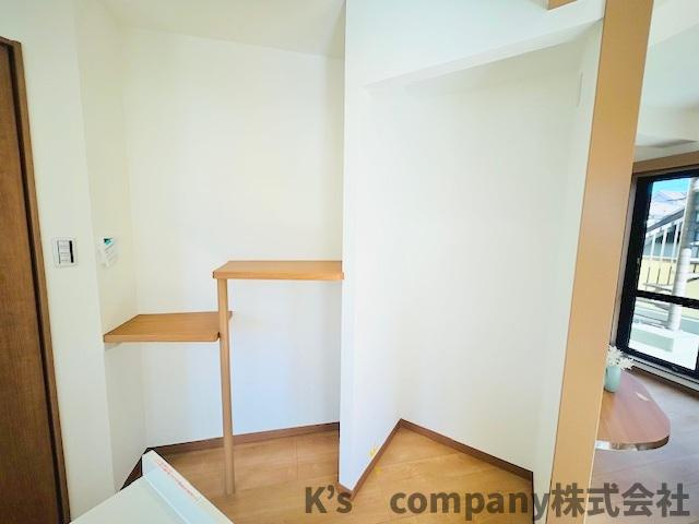 ●茅ヶ崎市浜之郷　中古戸建のキッチン|収納スペースと冷蔵庫スペース◇