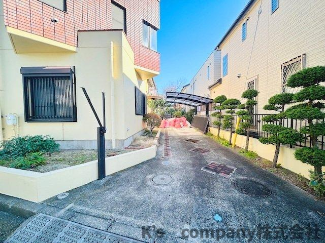 ●茅ヶ崎市浜之郷　中古戸建の駐車場|駐車スペース◇1台はカーポート付きです◇