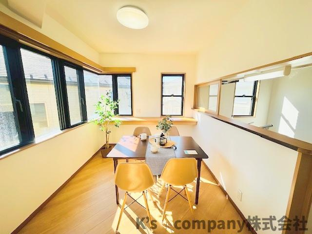 ●茅ヶ崎市浜之郷　中古戸建のダイニング|ダイニング☆多くの窓に囲まれたダイニングは、明るくご家族の集まる憩いのスペースです◇