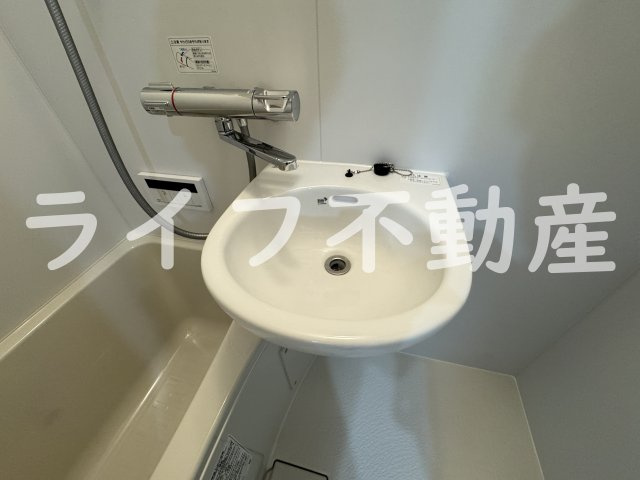 レジェンド小阪の洗面所|スペースが確保できる洗面所です