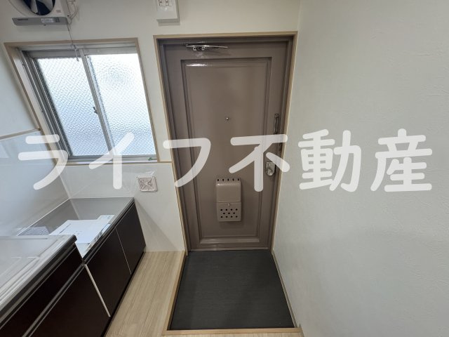 レジェンド小阪の玄関|明るい玄関です