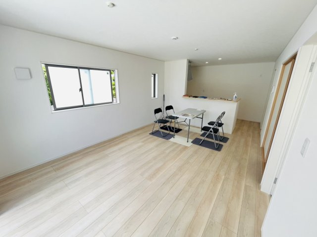 うるま市石川第７　4棟の居間・リビング