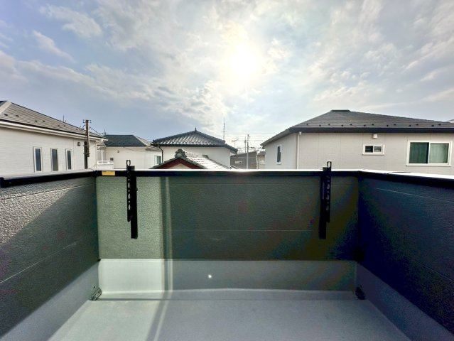 【新築戸建】高崎市並榎町24-1期　のバルコニー|■バルコニー｜空が見える広々としたバルコニー♪家族で星空観賞ができて夜が楽しみになりますね☆