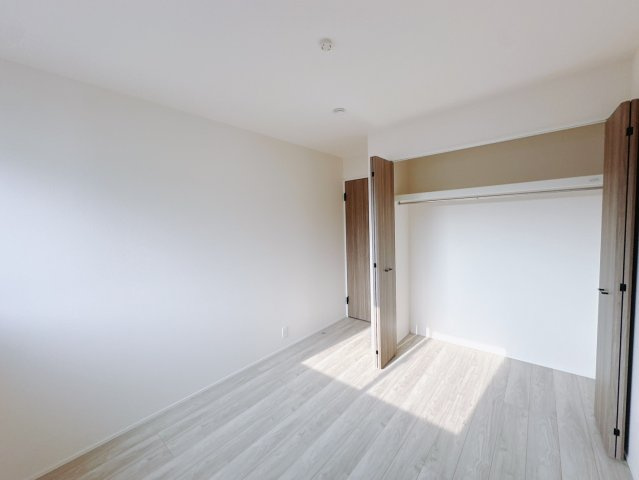 【新築戸建】高崎市並榎町24-1期　の洋室|■2階洋室｜2階各居室には収納をご用意しています♪常にお部屋を綺麗に保てます！小さなお子様も自然とお片付けができるようになるのでうれしいですよね！