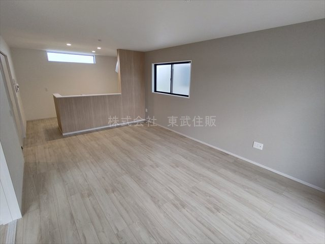 【居間・リビング】 | 坂戸市片柳5期　全2棟　1号棟 | こちらの17.0帖のリビングで趣味の時間をお楽しみください