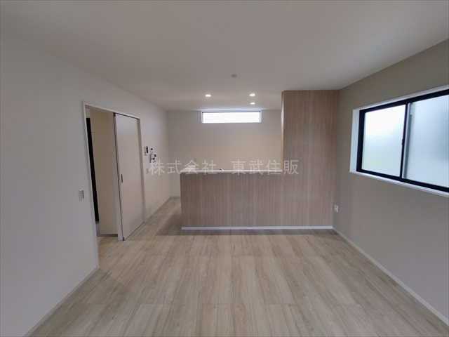 【ダイニング】 | 坂戸市片柳5期　全2棟　1号棟 | 食卓を囲むダイニング