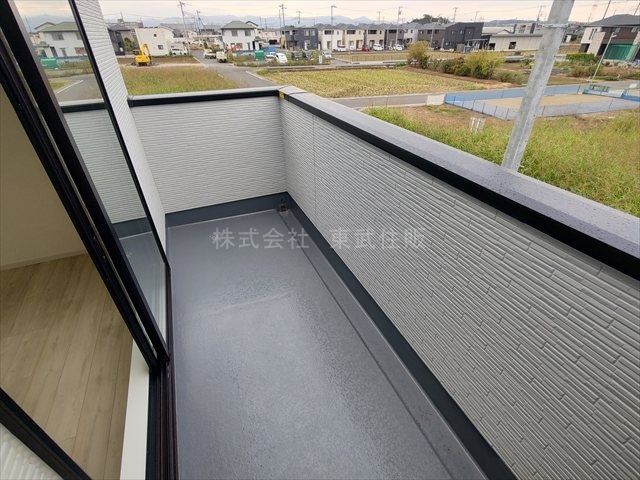 【バルコニー】 | 坂戸市片柳5期　全2棟　1号棟 | 暖かな日差しのふりそそぐバルコニー