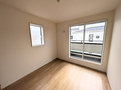 【洋室】 | 【Blooming Garden】東久留米前沢新規12棟 | 明るさと通風に配慮した2面採光の居室で、一人ひとりのプライベートタイムが充実したものになります。