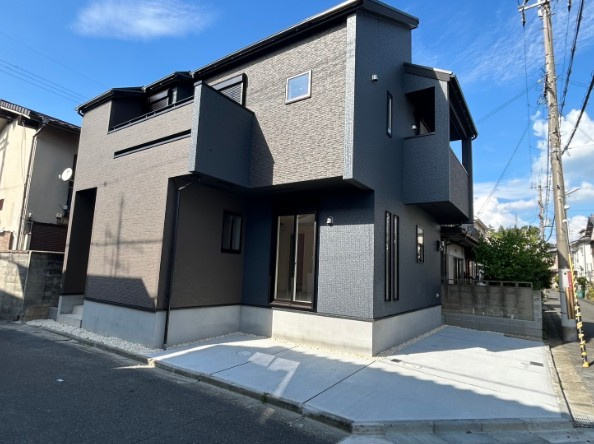 茄子作北町　新築一戸建ての外観|新しい生活にいかがでしょうか？外観はお住まいの顔になります。こだわりたいポイントですね。外壁塗装や屋根塗装のご相談も承っております。
■現地内覧・資金計画相談・住宅ローン相談もお問合せ受付中■