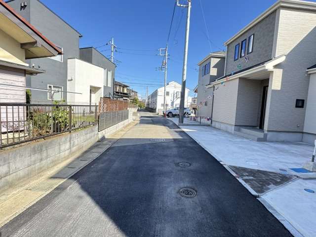 柏市高田新築戸建【高田小学校：5分】の前面道路含む現地写真|北西側前面道路