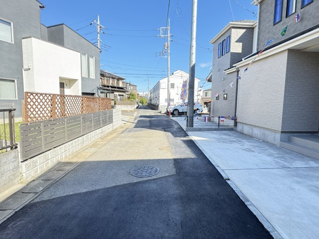 柏市高田新築戸建【高田小学校：5分】の前面道路含む現地写真|北西側前面道路