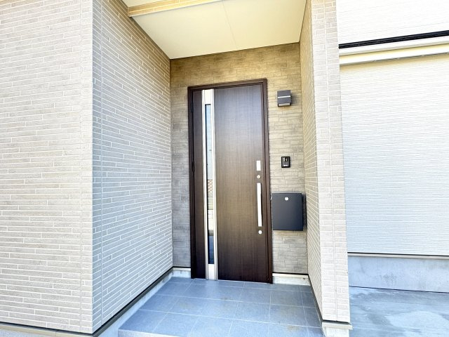 柏市高田新築戸建【高田小学校：5分】のエントランス|エントランス・玄関ポーチ