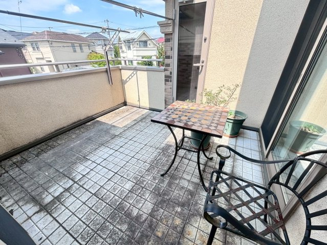 中古戸建　野田市桜の里３丁目のバルコニー|広々としたバルコニー。お洗濯物もぜーんぶ干せちゃいます！！							
