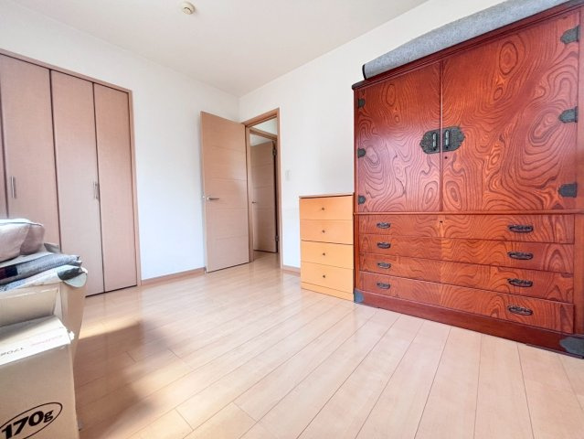 中古戸建　野田市桜の里３丁目の洋室|木の温もりがやさしいフローリング				
