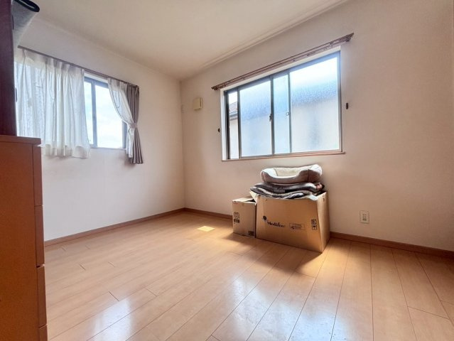 中古戸建　野田市桜の里３丁目の洋室|机にベットを置けば子供部屋の完成です！				
